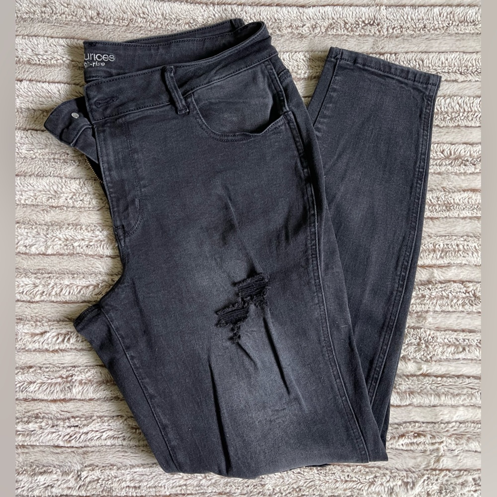 Maurice’s High Rise distressed Black Jeans 14W Long